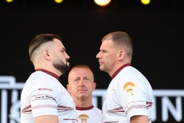 În așteptarea marelui Semmy Schilt, pe esplanada Casei de Cultură a avut loc cântarul oficial al galei Colosseum Tournament