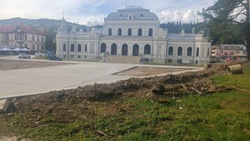 Șantierul abandonat din spatele Cazinoului din Vatra Dornei, pericol public alarmant