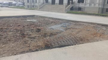 Șantierul abandonat din spatele Cazinoului din Vatra Dornei, pericol public alarmant