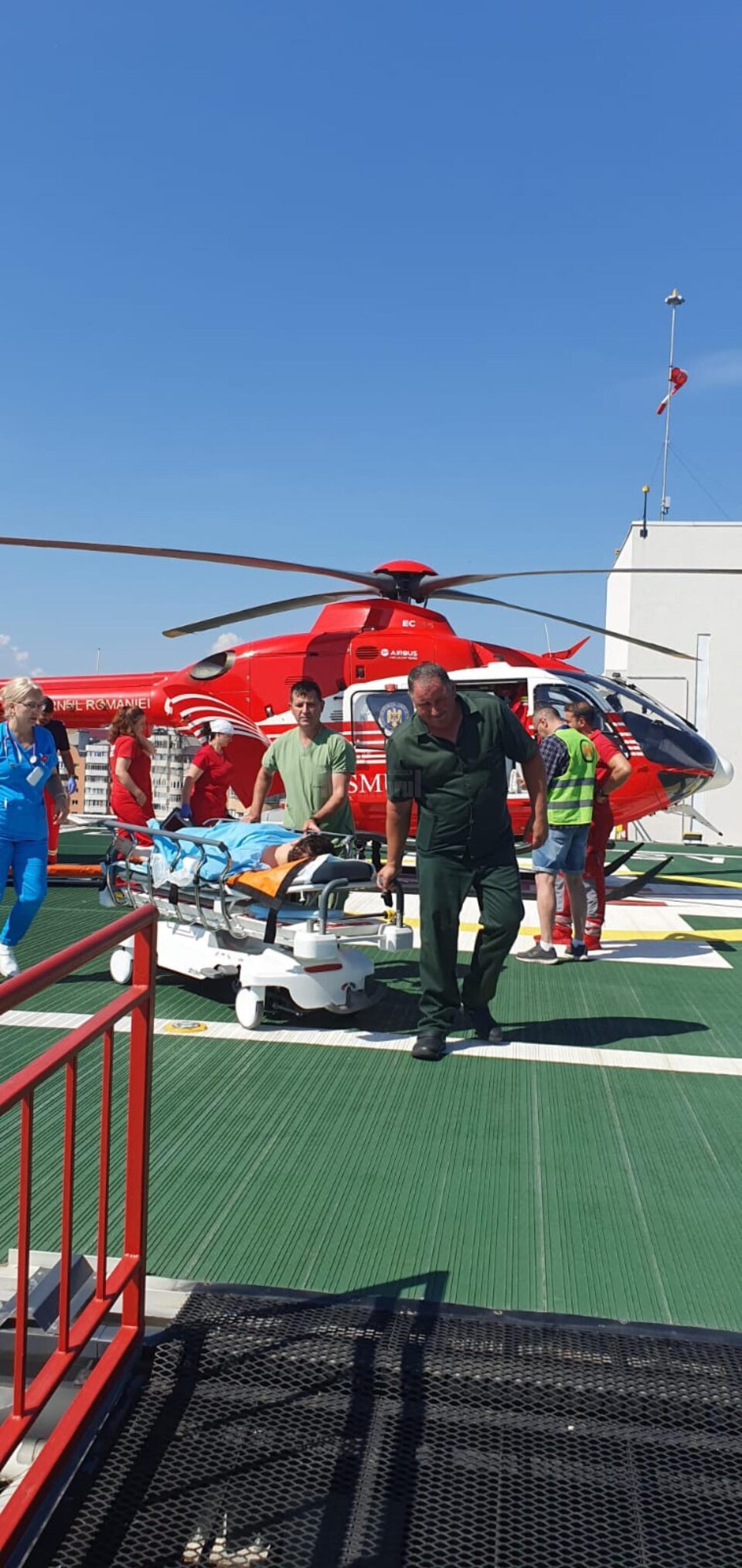 Un medic care a lucrat la Ambulanța Suceava, adus cu elicopterul de la Tg. Mureș, după ce a făcut un AVC