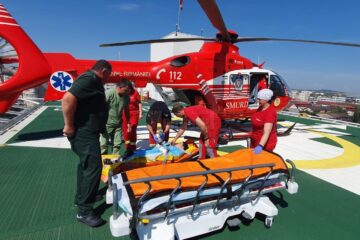 Un medic care a lucrat la Ambulanța Suceava, adus cu elicopterul de la Tg. Mureș, după ce a făcut un AVC