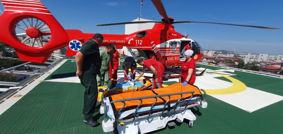 Un medic care a lucrat la Ambulanța Suceava, adus cu elicopterul de la Tg. Mureș, după ce a făcut un AVC Un medic care a lucrat la Ambulanța Suceava, adus cu elicopterul de la Tg. Mureș, după ce a făcut un AVC