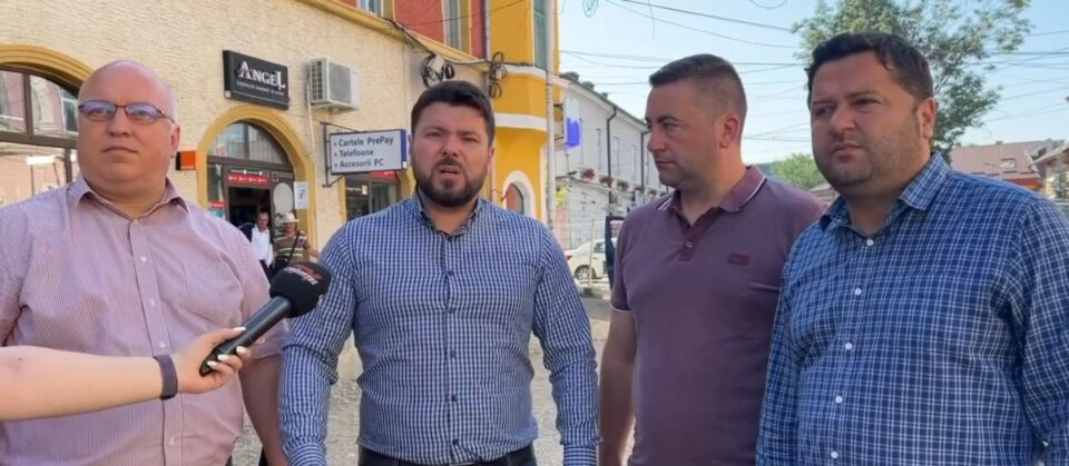Primarul Bogdan Loghin a verificat stadiul lucrărilor de modernizare a centrului municipiului Rădăuți Primarul Bogdan Loghin a verificat stadiul lucrărilor de modernizare a centrului municipiului Rădăuți