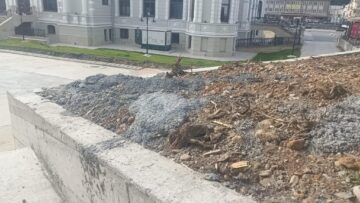 Șantierul abandonat din spatele Cazinoului din Vatra Dornei, pericol public alarmant