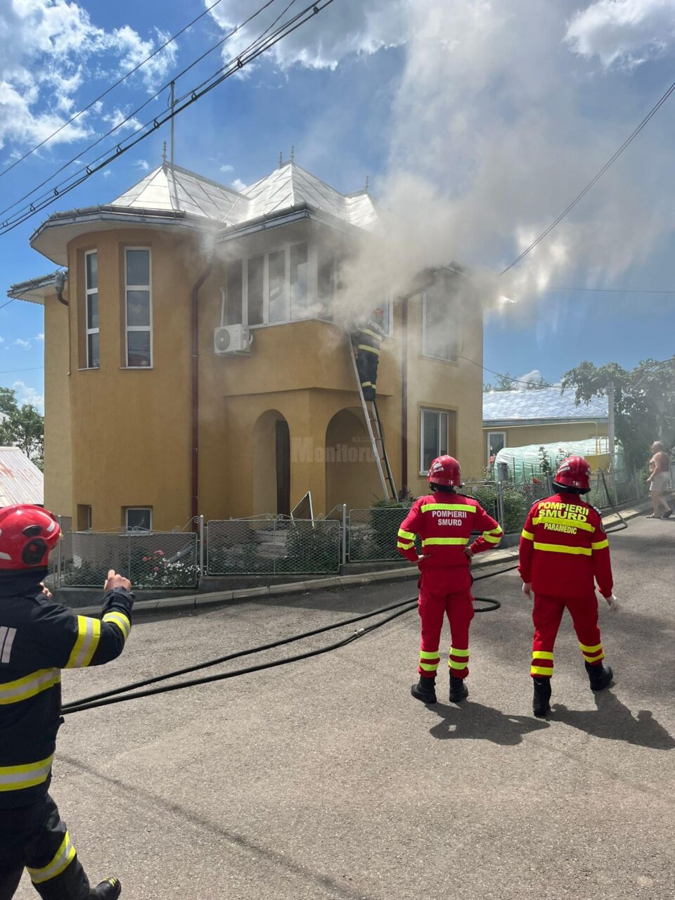 Șase pisici au murit într-un incendiu izbucnit de la o candelă aprinsă