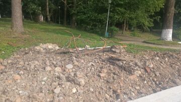 Șantierul abandonat din spatele Cazinoului din Vatra Dornei, pericol public alarmant