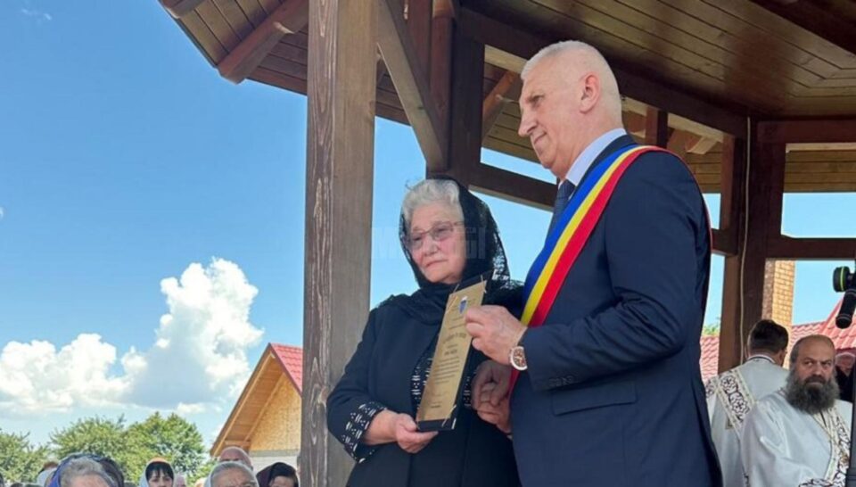 Primarul Vasile Iliuță a acordat titlul de cetățean de onoare post mortem al orașului Vicovu de Sus fostului protopop Ionel Maloș
