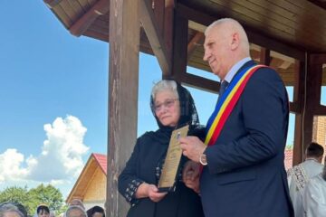 Primarul Vasile Iliuță a acordat titlul de cetățean de onoare post mortem al orașului Vicovu de Sus fostului protopop Ionel Maloș