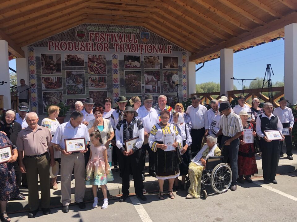 19 cupluri de aur au fost premiate de Ziua comunei Cornu Luncii
