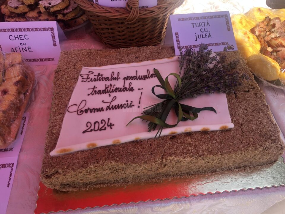 Participanții la festival au putut să deguste o tartă cu julfe