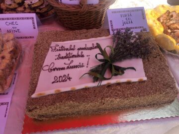 Participanții la festival au putut să deguste o tartă cu julfe