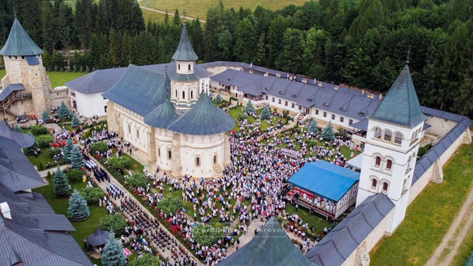 Sfântul Ștefan, apărătorul creștinătății, prăznuit în necropola sa, Putna, la 520 de la nașterea în cer Sfântul Ștefan, apărătorul creștinătății, prăznuit în necropola sa, Putna, la 520 de la nașterea în cer