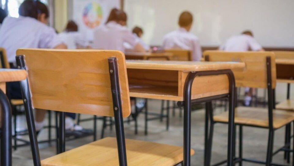 Un elev de la Colegiul „Vasile Lovinescu” Fălticeni, eliminat de la proba de geografie a examenului de bacalaureat Un elev de la Colegiul „Vasile Lovinescu” Fălticeni, eliminat de la proba de geografie a examenului de bacalaureat