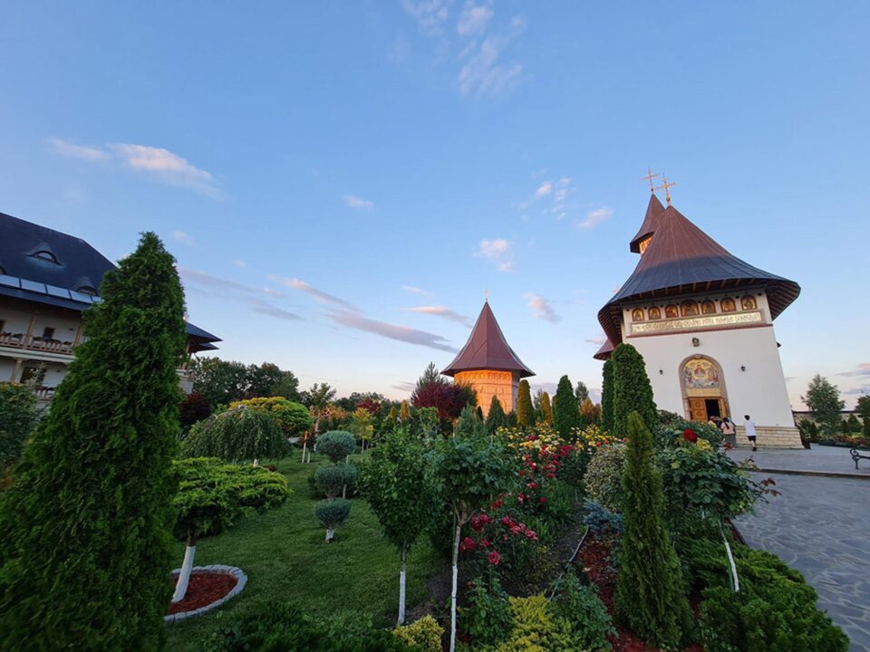 Înființarea unui Ansamblu Arhiepiscopal pe o suprafață de 20 de hectare, pe platoul Cetății, sprijinită prin decizia Consiliului Local Suceava Înființarea unui Ansamblu Arhiepiscopal pe o suprafață de 20 de hectare, pe platoul Cetății, sprijinită prin decizia Consiliului Local Suceava