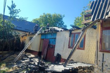Casă distrusă de flăcări la Arghira