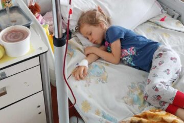 Narcisa Mihaela Maruneac, fetița diagnosticată recent cu leucemie, are nevoie în continuare de ajutor