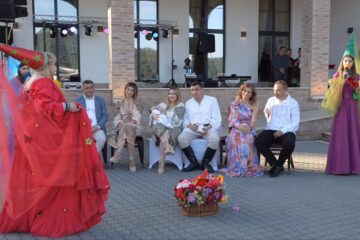 Botezul fiului lui George Simion, liderul AUR, în Bucovina, cu o petrecere câmpenească cu 1000 de invitați