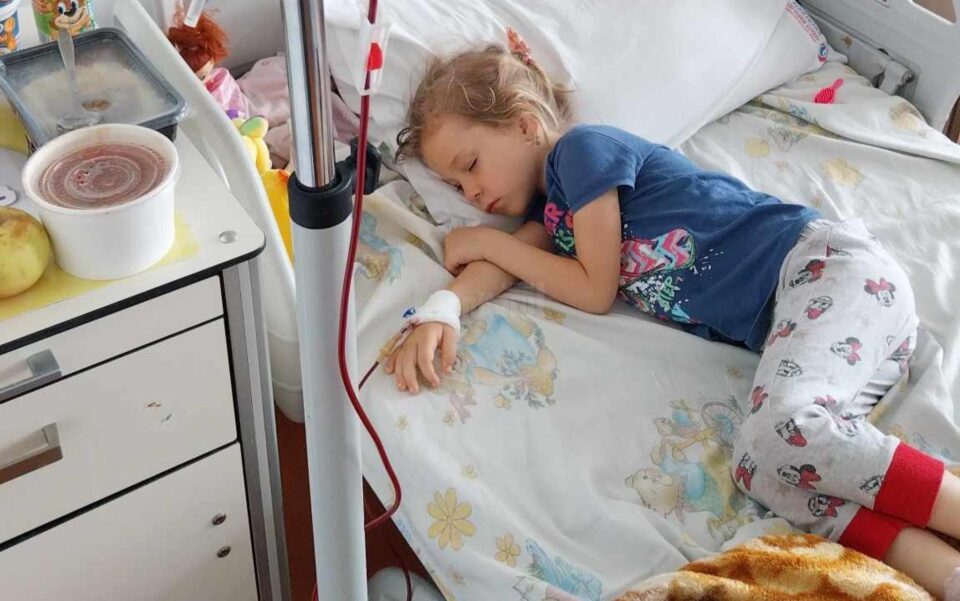 Narcisa Mihaela Maruneac, fetița diagnosticată recent cu leucemie, are nevoie în continuare de ajutor