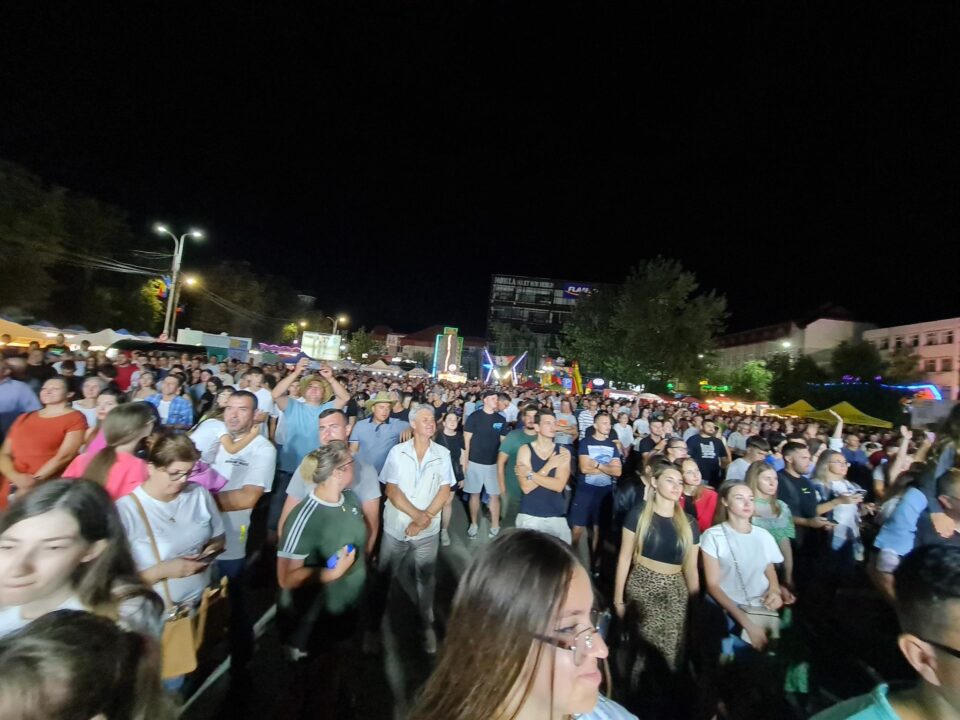 Ultima seară a Zilelor Municipiului Rădăuți, cu focuri de artificii, Zdob și Zdub și Whats`Up