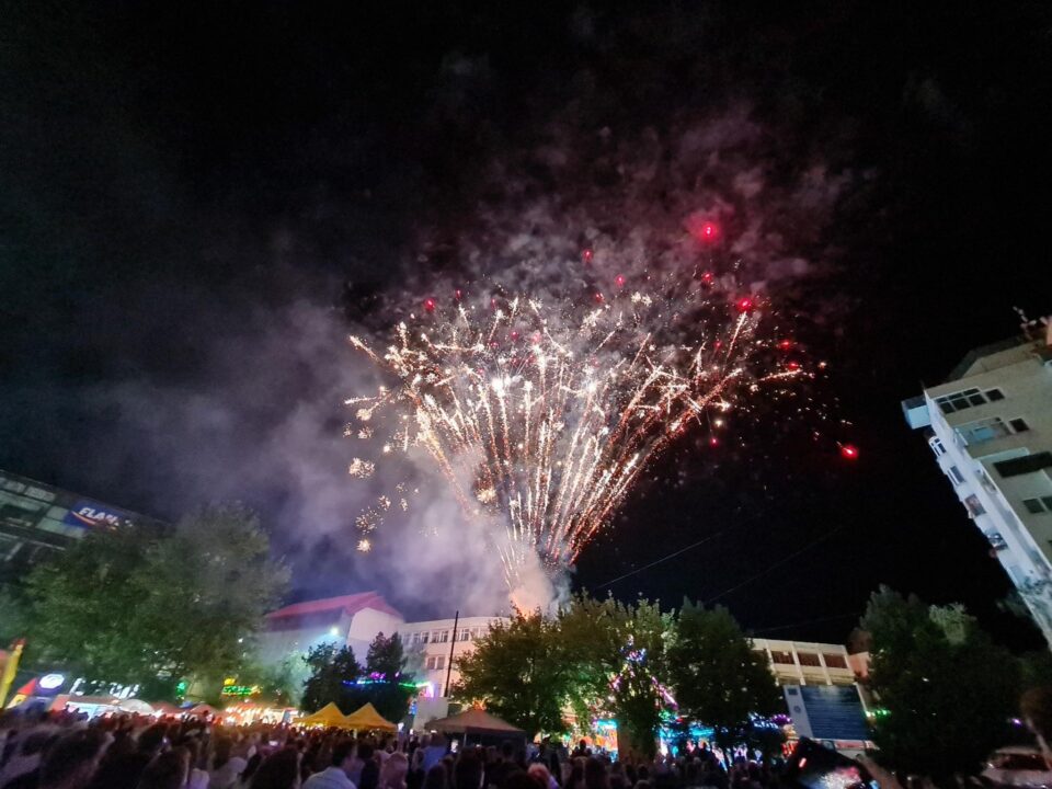 Ultima seară a Zilelor Municipiului Rădăuți, cu focuri de artificii, Zdob și Zdub și Whats`Up