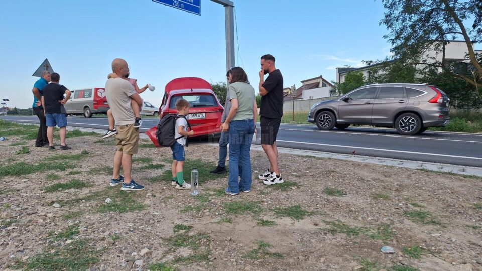 Mașina tamponată, care a ricoșat în pieton