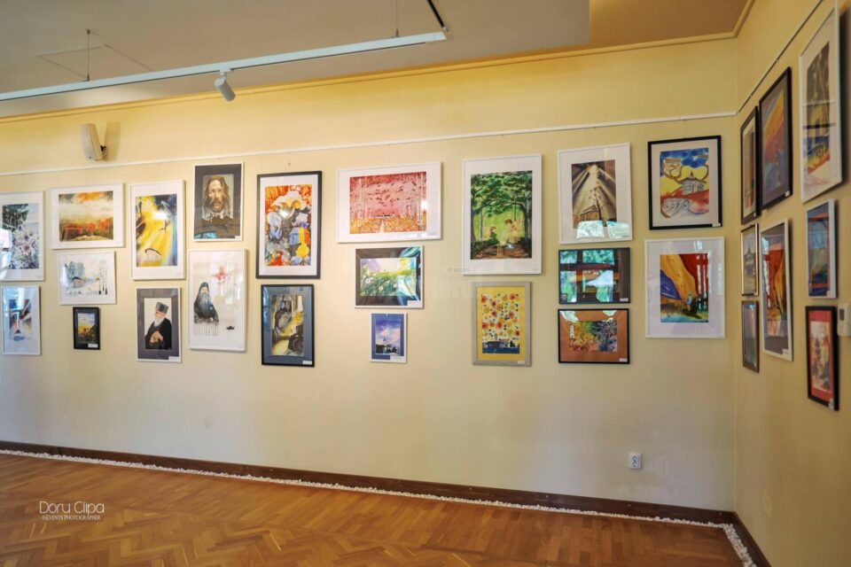 Cei mai talentați elevi de la Așezământul de copii „Sf. Ierarh Leontie” Rădăuți - atelierul de pictură - premiați într-un cadru festiv
