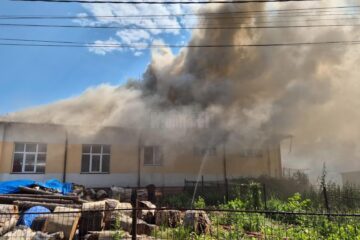 Incendiu puternic la școala din satul Herla, comuna Slatina
