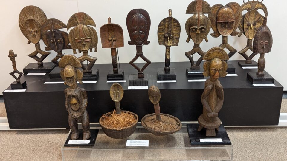 Obiecte din expoziția „Artă Tribală Africană”