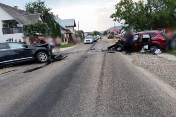 Accident cu trei mașini implicate și șase răniți