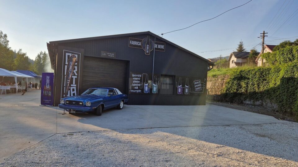 O fabrică din Vatra Dornei produce prima bere artizanală locală din Țara Dornelor