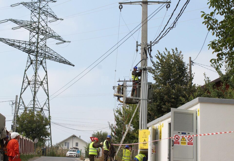 Valul de caniculă a determinat cel mai probabil fluctuații de tensiune și scurte întreruperi de energie electrică în județ Valul de caniculă a determinat cel mai probabil fluctuații de tensiune și scurte întreruperi de energie electrică în județ