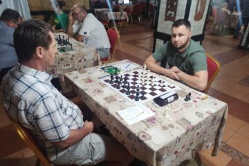 Prima confruntare între două echipe ale Clubului Sportiv Șah Suceava, în cadrul Diviziei B