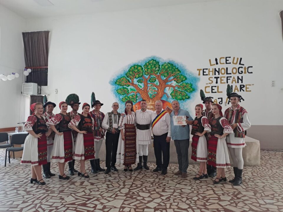 Festivalul folcloric „Din stejar, stejar răsare”, desfășurat la Cajvana, ediția a X-a