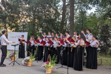 Concertul susținut de Corala „Ciprian Porumbescu” în Parcul Central Suceava