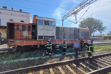 O locomotivă a luat foc în Gara Verești