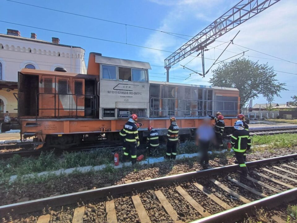 O locomotivă a luat foc în Gara Verești