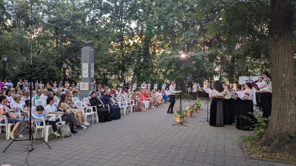 Concertul susținut de Corala „Ciprian Porumbescu” în Parcul Central Suceava
