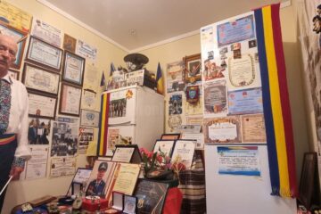 Dumitru Davidel și colțul casei care adună simbolic toată cariera și munca sa