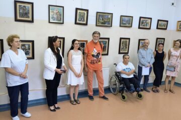Dialog interactiv despre artă și emoții, la vernisajul expoziției „Viziuni în Fir și Culoare”