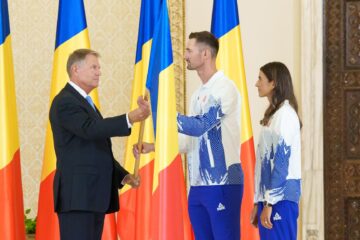 Sportivii suceveni Ionela și Marius Cozmiuc au primit drapelul României pentru JO de la Paris din mâna președintelui României
