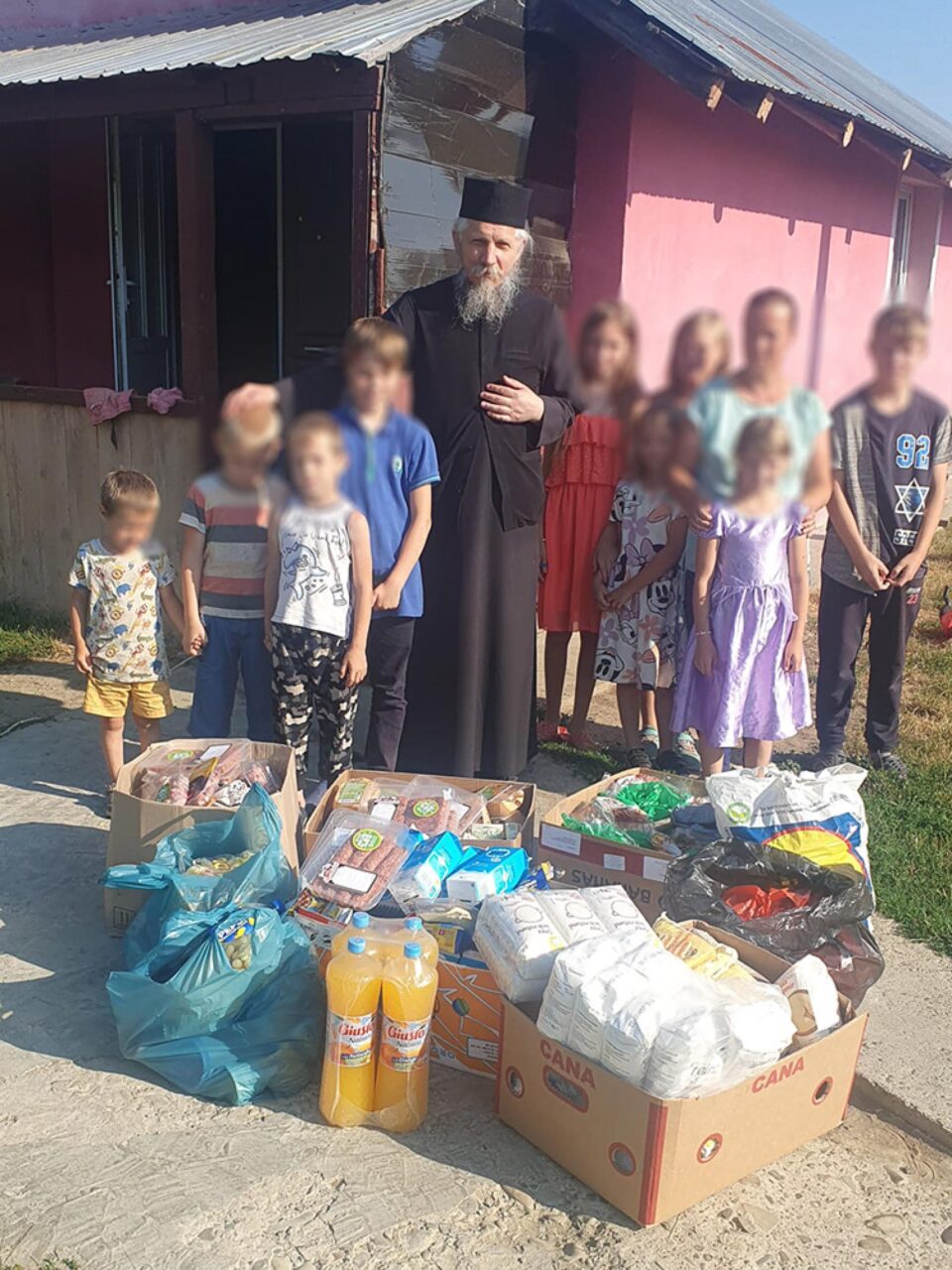 Asociația „Sfântul Ioan cel Nou” și Banca de alimente: O mână întinsă celor aflați în nevoie Asociația „Sfântul Ioan cel Nou” și Banca de alimente: O mână întinsă celor aflați în nevoie