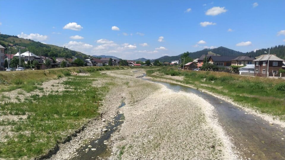 Debite scăzute de apă la râurile din județ