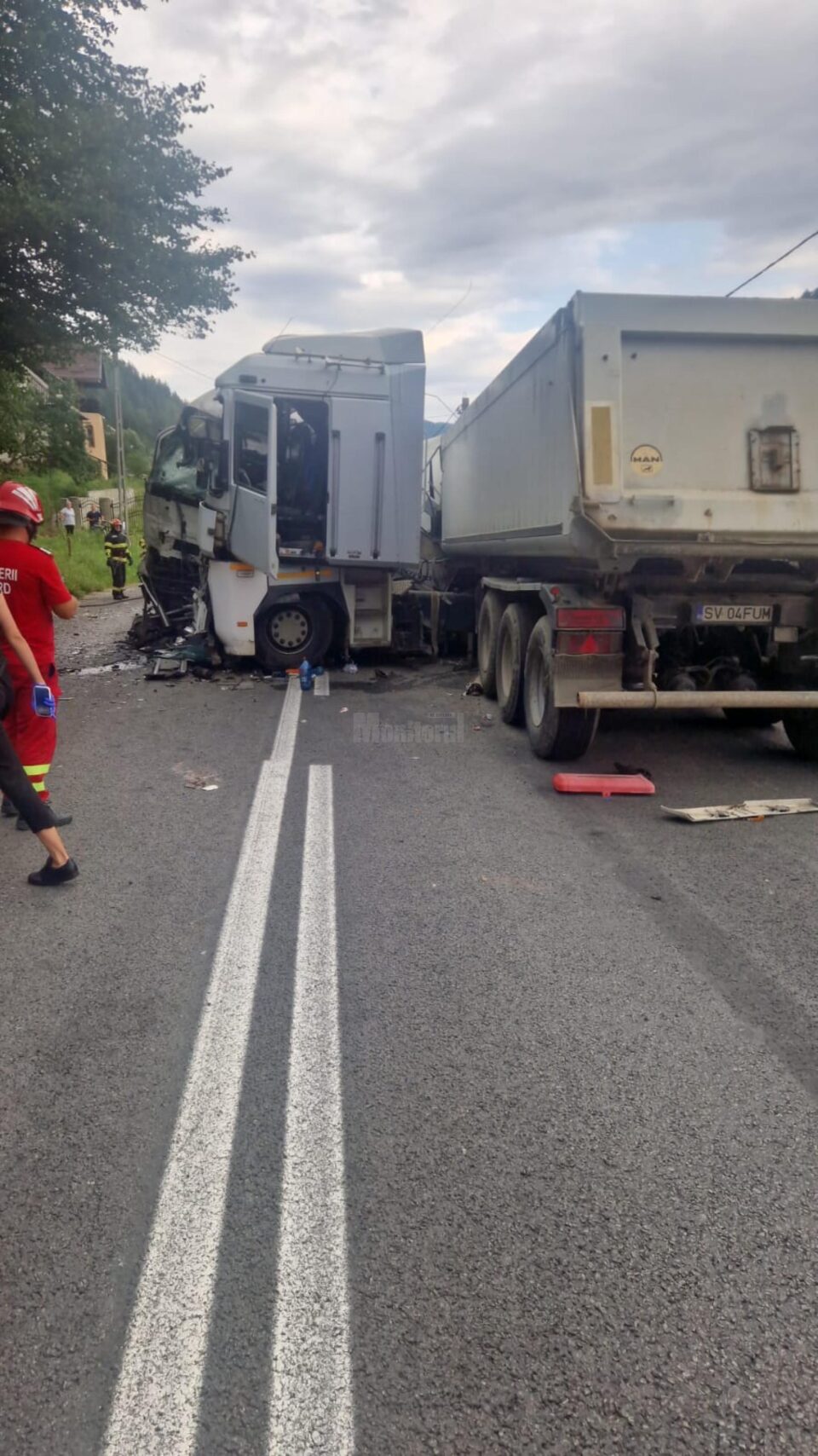 Două tiruri s-au ciocnit pe DN 17, între Vama și Molid