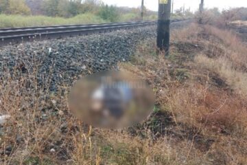 Adolescentul a murit lovit de tren (foto generic)