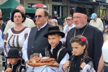 Gheorghe Flutur i-a îndemnat pe suceveni să continue să iubească și să promoveze tradițiile și autenticul din Bucovina