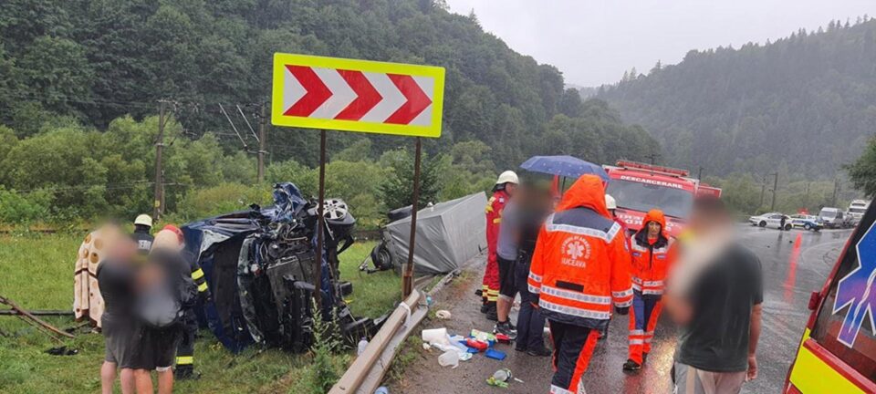 Planul Roșu de Intervenție, după un accident în care au fost implicate un microbuz și un autotren Planul Roșu de Intervenție, după un accident în care au fost implicate un microbuz și un autotren