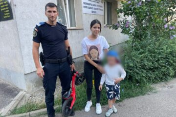 Băiatul a fost predat în siguranță mamei de către jandarmi