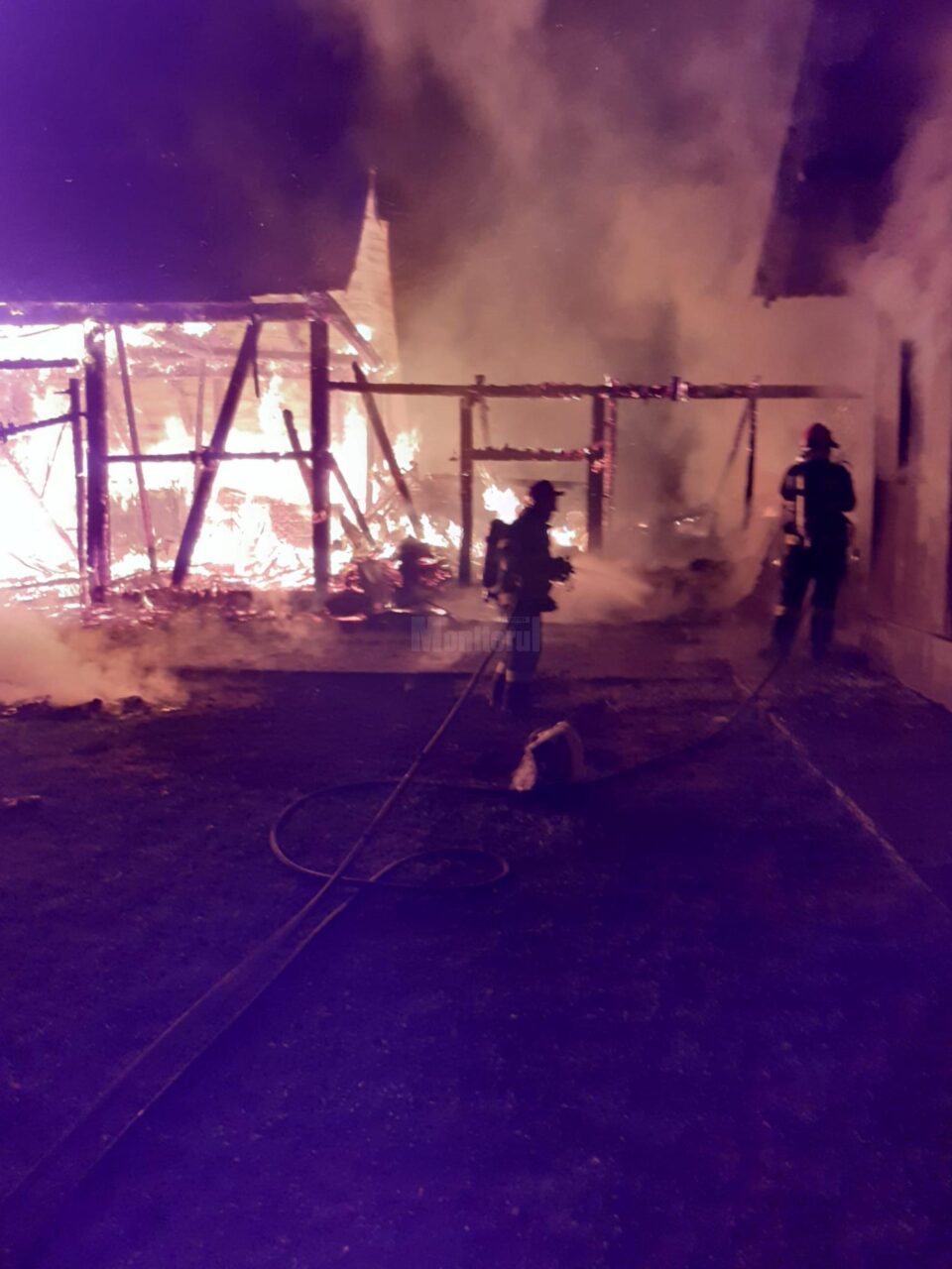 Incendiu puternic la Vășcăuți