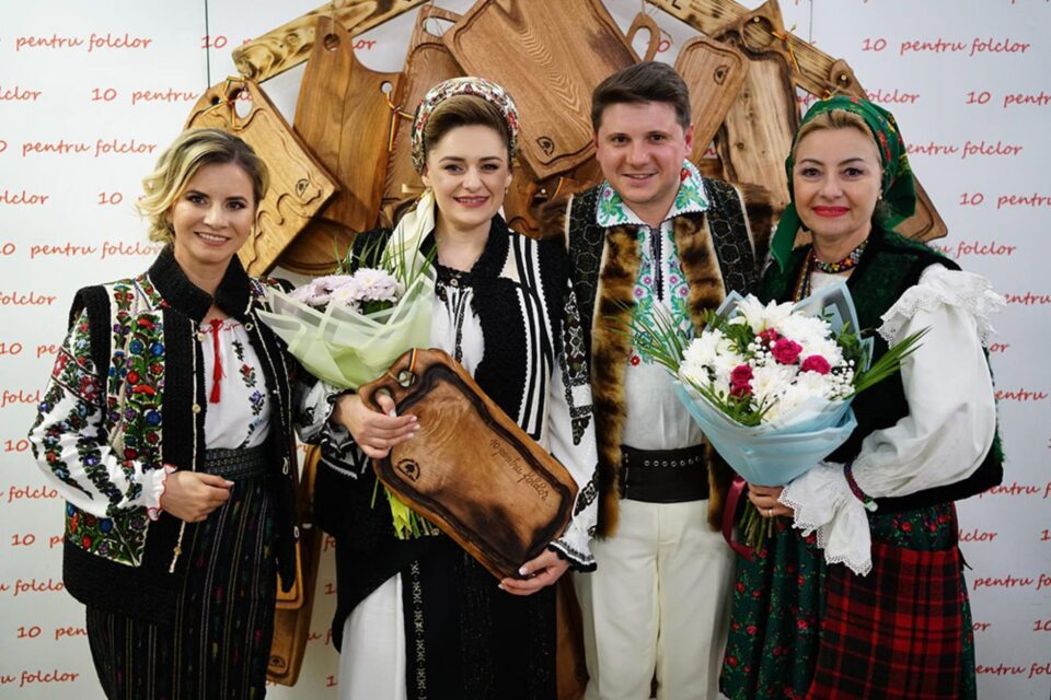 Gala de premiere „10 pentru folclor”, ediția a IX-a, vineri, la Muzeul Satului Bucovinean Gala de premiere „10 pentru folclor”, ediția a IX-a, vineri, la Muzeul Satului Bucovinean