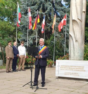 Ziua Imnului Național a fost sărbătorită printr-un ceremonial militar și religios în centrul Sucevei